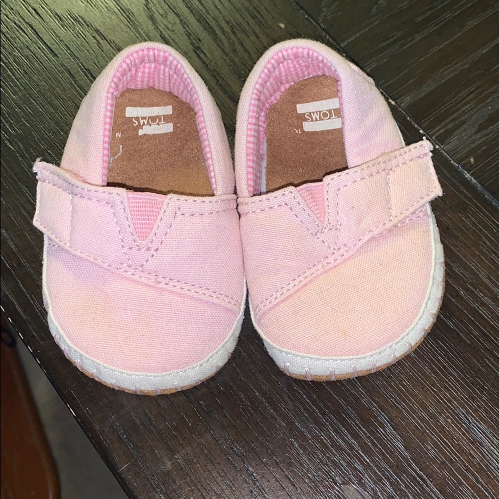 Baby girl toms